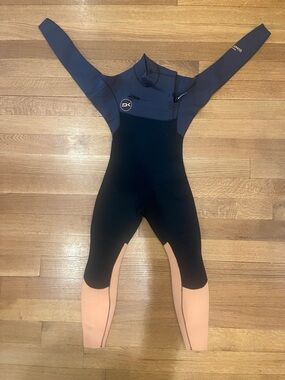 Dakine Quantum 4/3 wetsuit kids youth 12 
Never worn